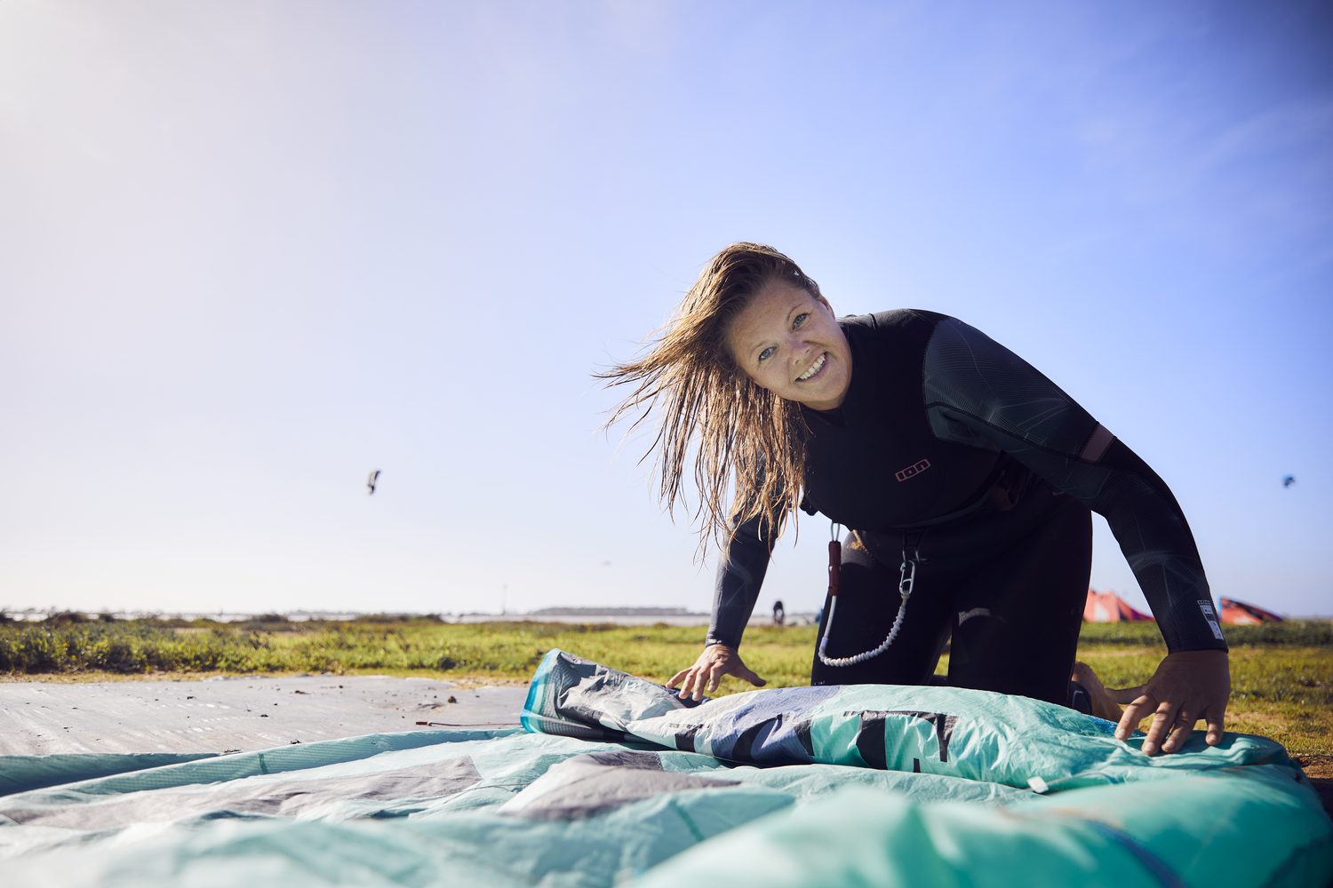 Kite zusammenpacken am Strand